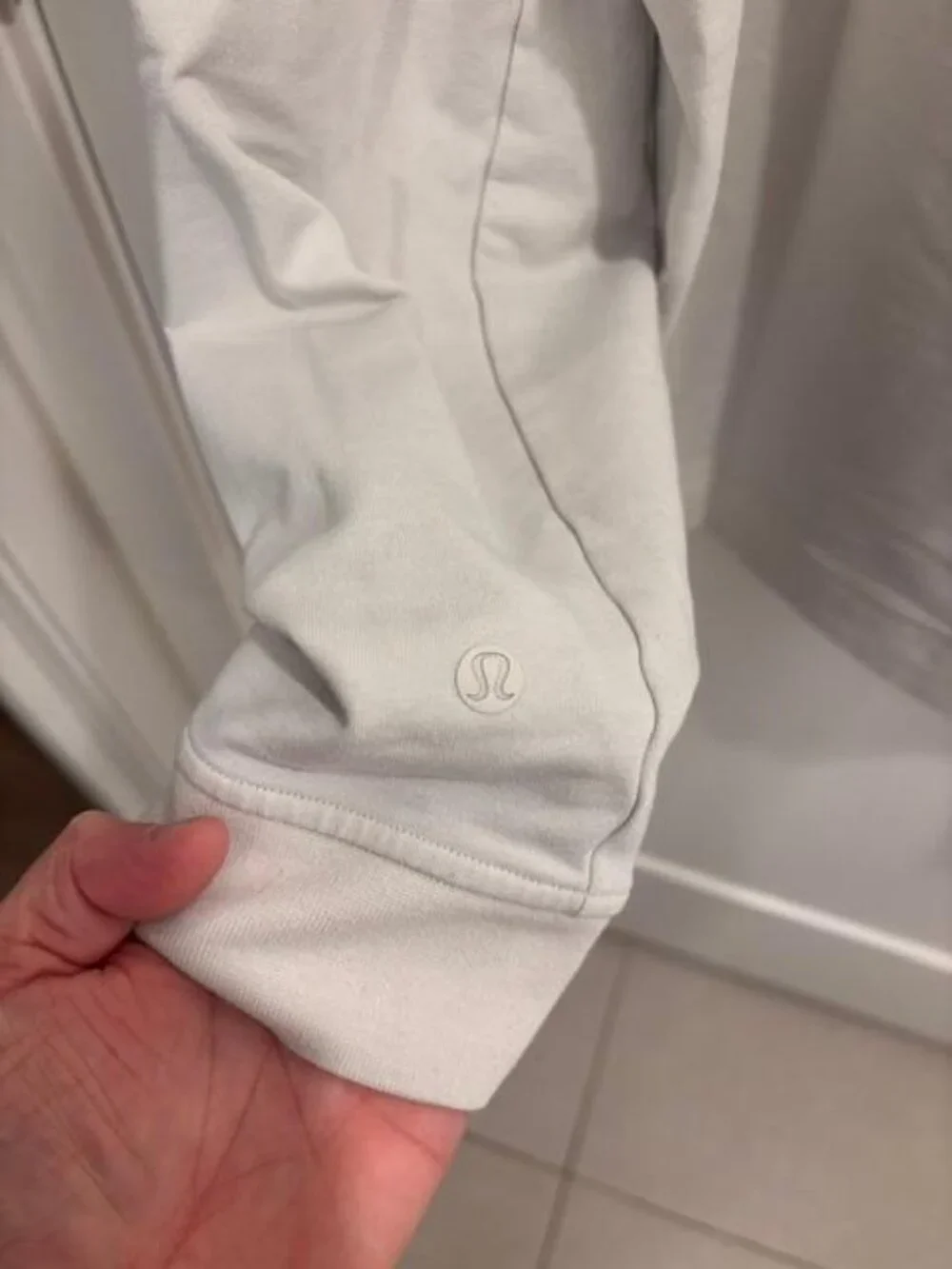 LULULEMON - Mens Sweatshirt with size zipper vent and hidden pocket